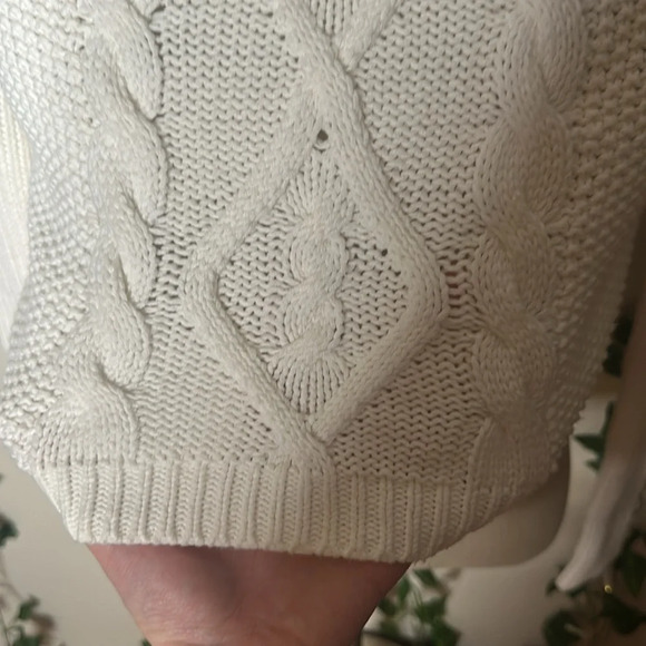 Express Cropped White Sweater - Picture 5 of 10